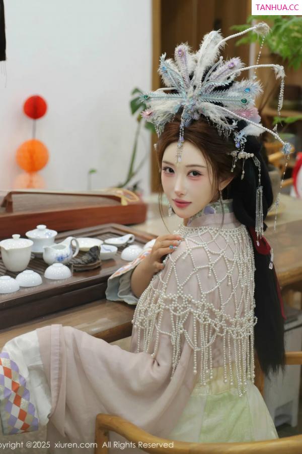   [XiuRen]高清写真图 2025.09.05 No.10736 梨霜儿 浅色古装第30张图片